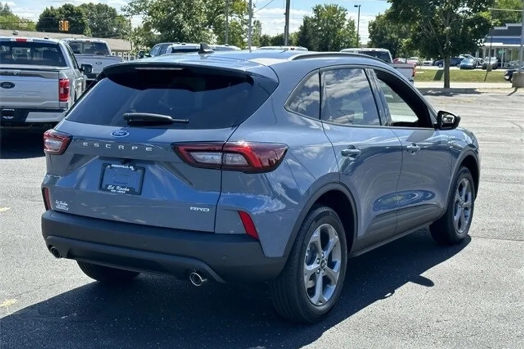2025 Ford Escape ST-Line photo 1