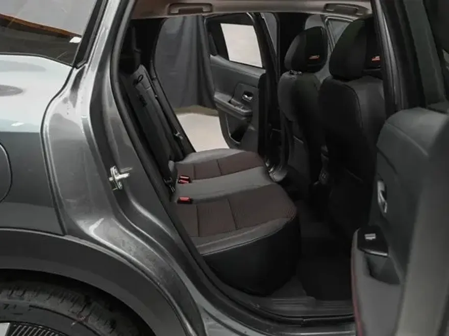 2025 Nissan Kicks SR photo 16