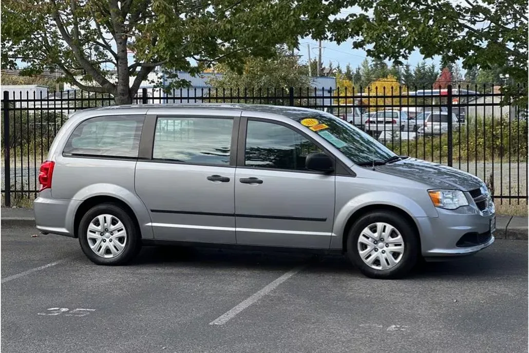 2016 Dodge Grand Caravan SE photo 1