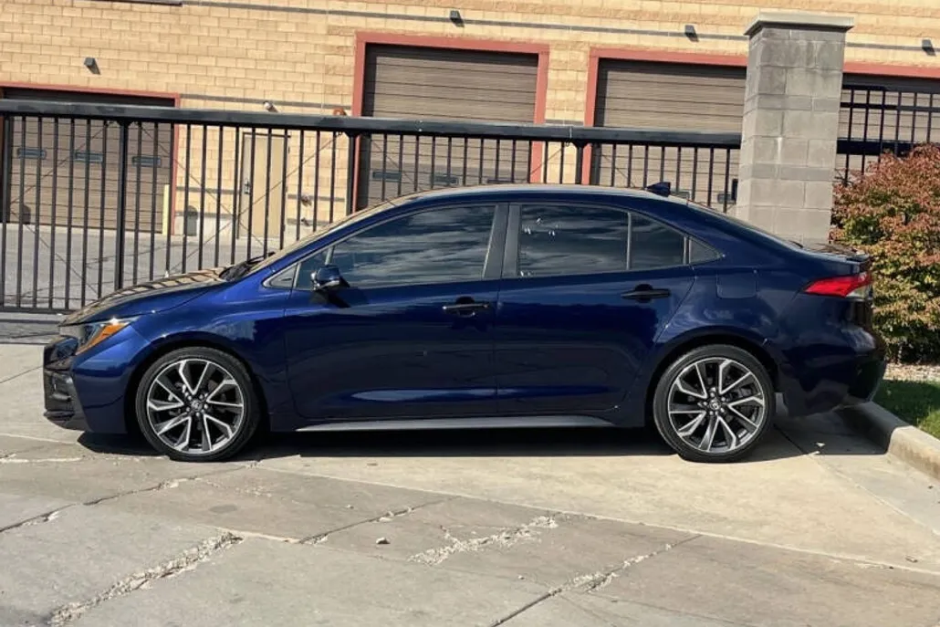 2020 Toyota Corolla SE photo 1