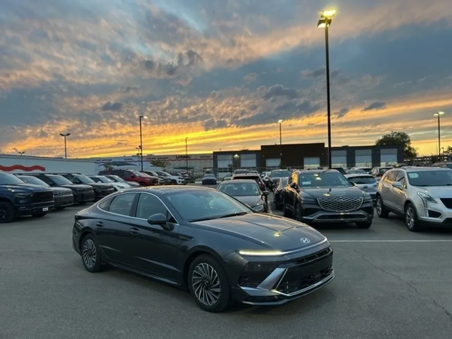 2025 Hyundai Sonata Hybrid Limited photo 1