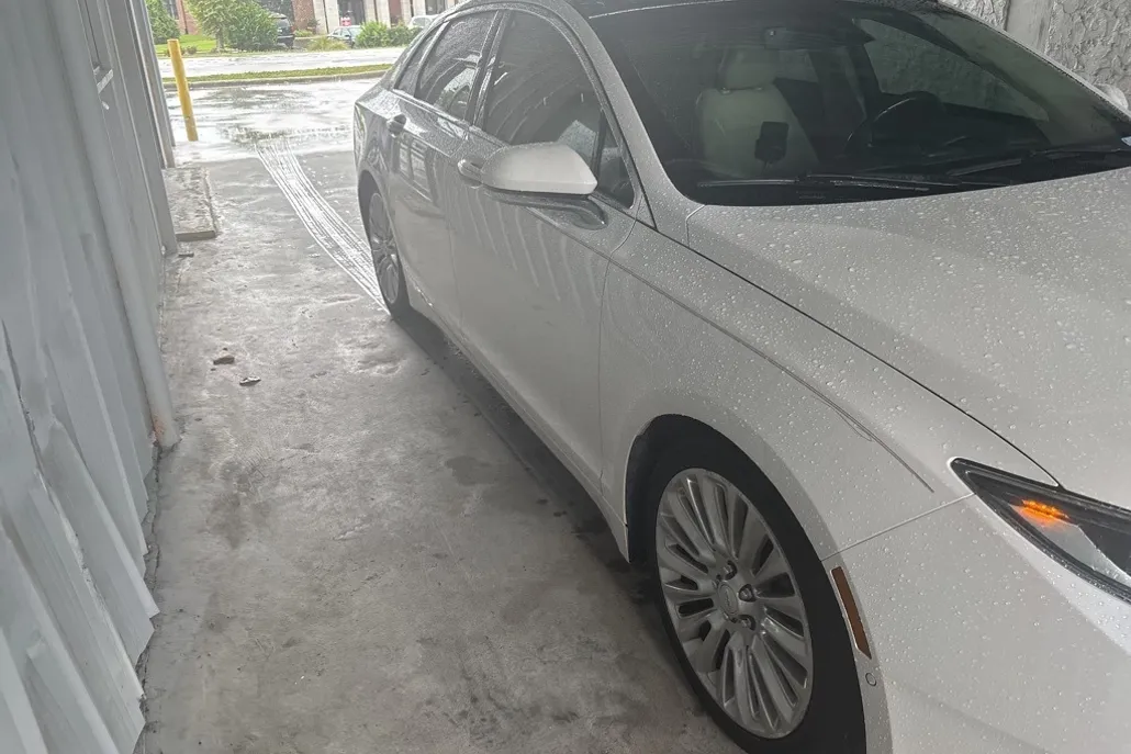 2016 Lincoln MKZ Base photo 1