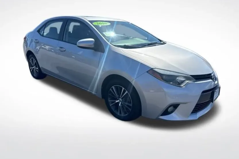 2016 Toyota Corolla LE photo 1