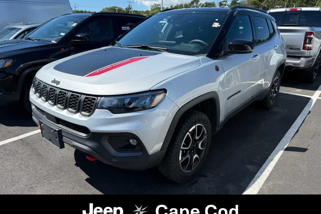 2024 Jeep Compass Trailhawk photo 1