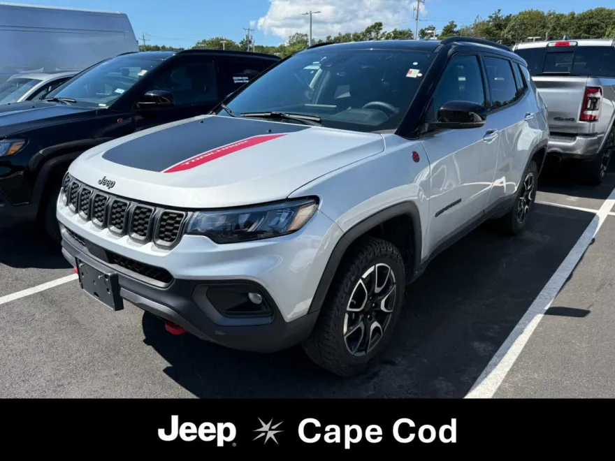 2024 Jeep Compass Trailhawk photo 1