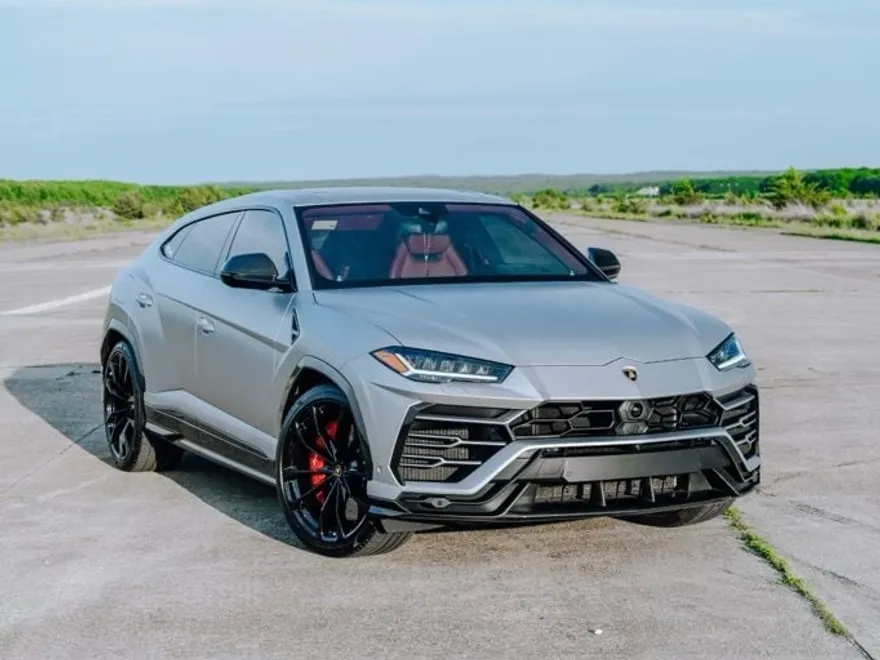 2022 Lamborghini Urus photo 1