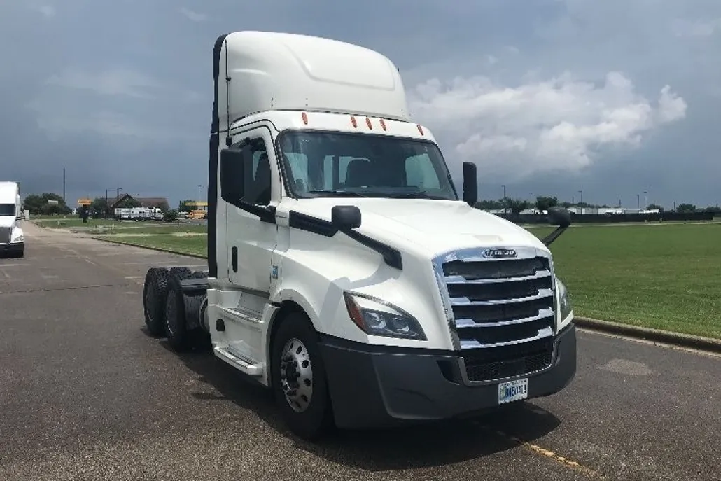 2020 Freightliner Cascadia 126" Day cab photo 1