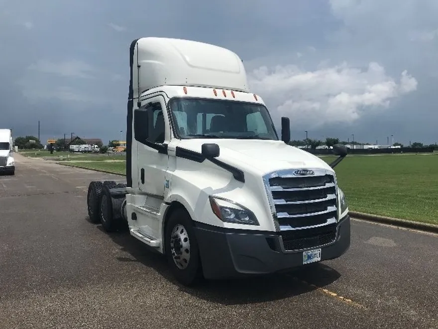 2020 Freightliner Cascadia 126" Day cab photo 1