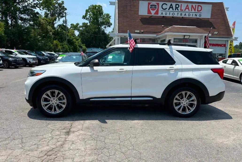 2020 Ford Explorer XLT photo 1