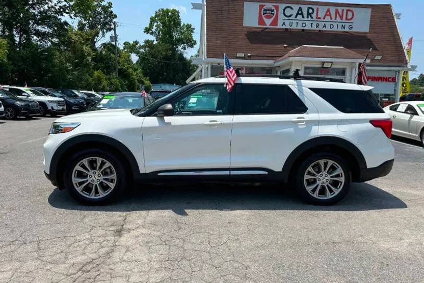 2020 Ford Explorer XLT photo 1