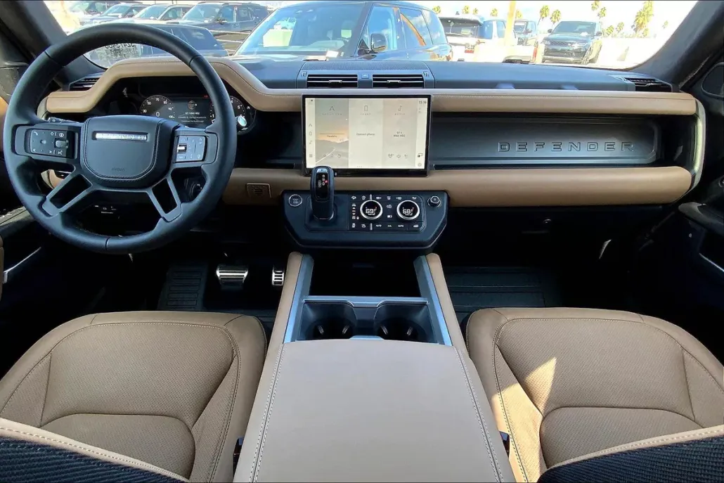 2025 Land Rover Defender 130 V8 photo 1