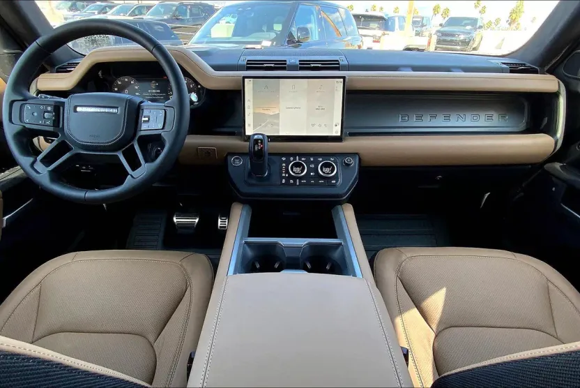 2025 Land Rover Defender 130 V8 photo 1
