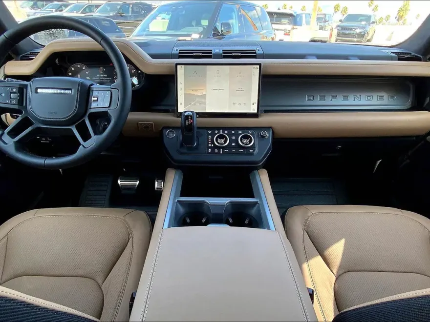 2025 Land Rover Defender 130 V8 photo 1