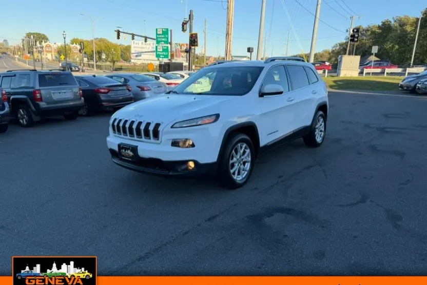 2016 Jeep Cherokee Latitude photo 1