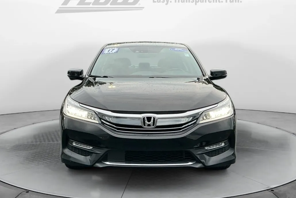2017 Honda Accord Touring V6 photo 1