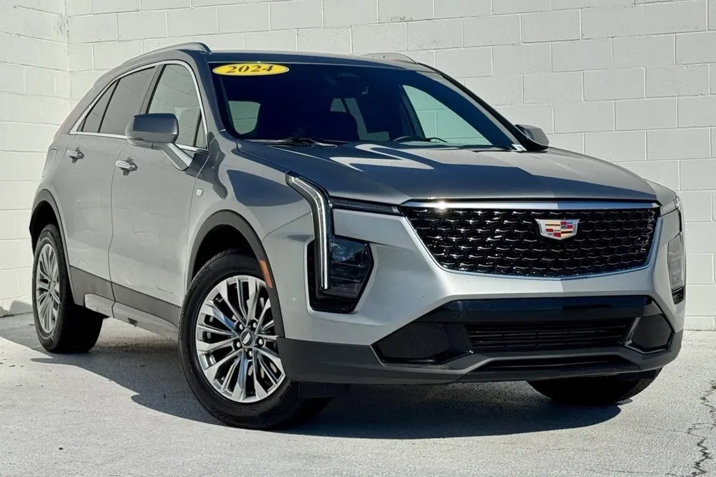 2024 Cadillac XT4 Premium Luxury photo 1