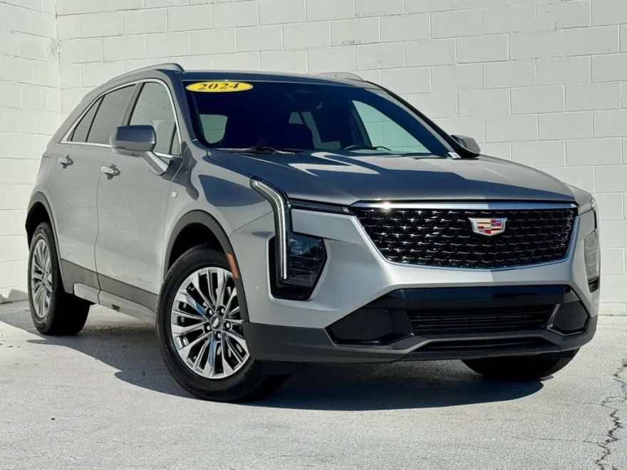 2024 Cadillac XT4 Premium Luxury photo 1