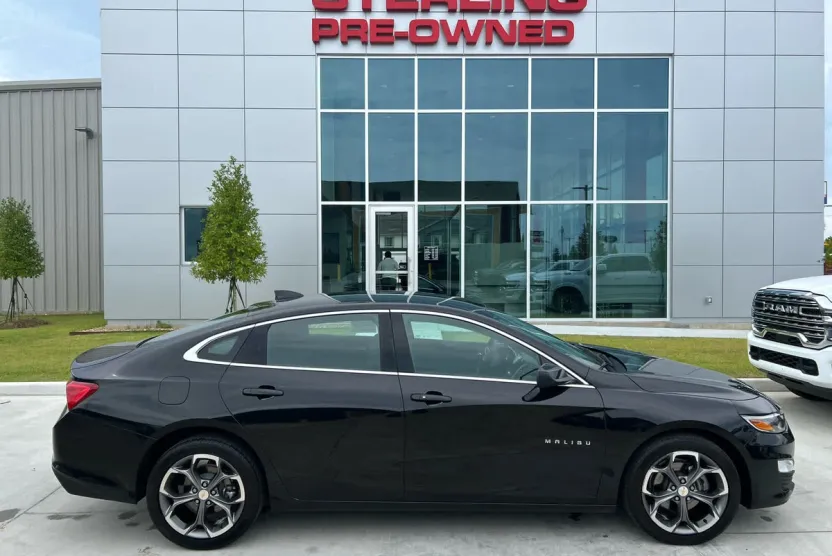 2024 Chevrolet Malibu 1LT photo 1