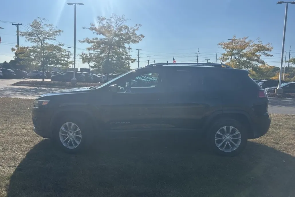 2021 Jeep Cherokee Latitude photo 1