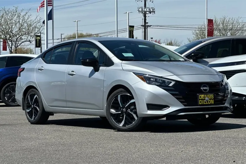 2025 Nissan Versa 1.6 SR photo 1