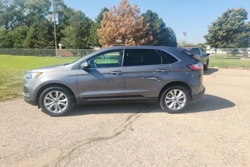 2024 Ford Edge Titanium photo 1