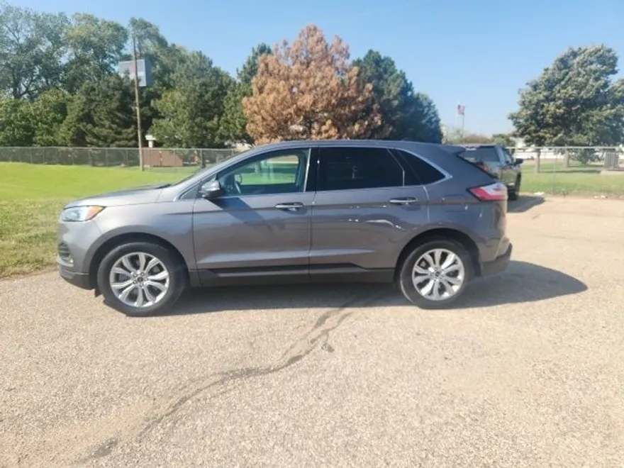 2024 Ford Edge Titanium photo 1