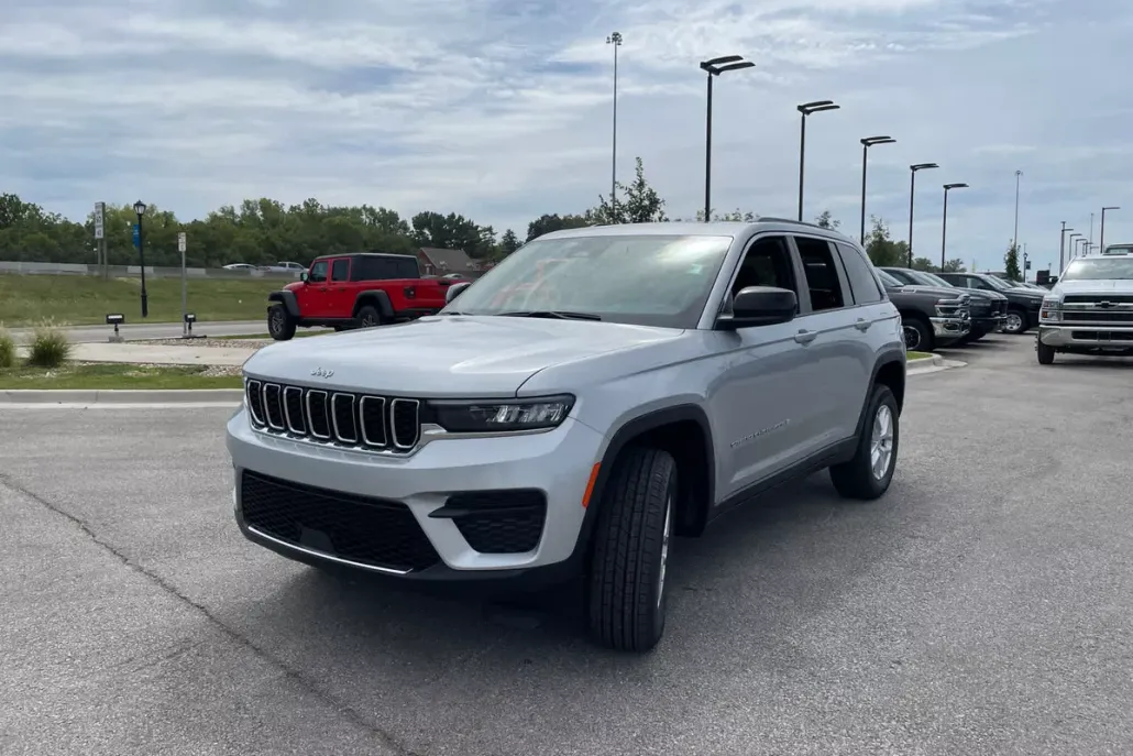 2025 Jeep Grand Cherokee Laredo X photo 1