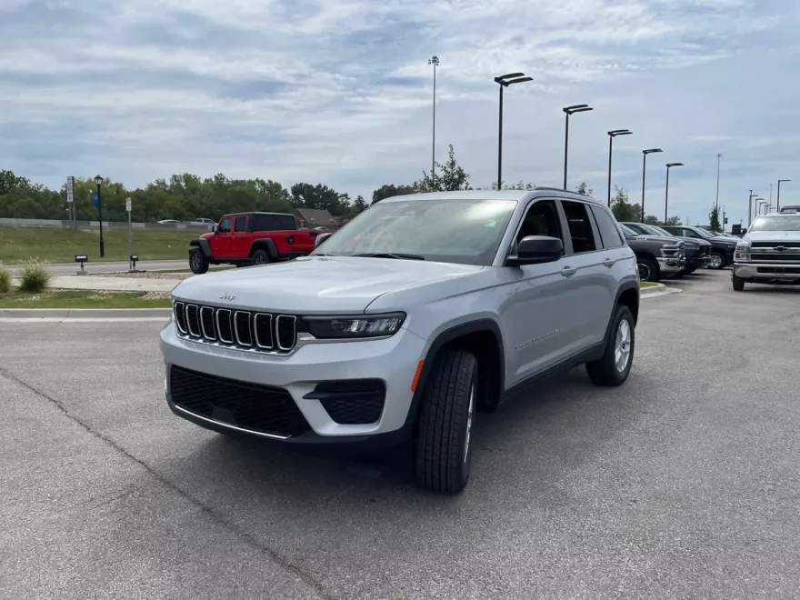 2025 Jeep Grand Cherokee Laredo X photo 1