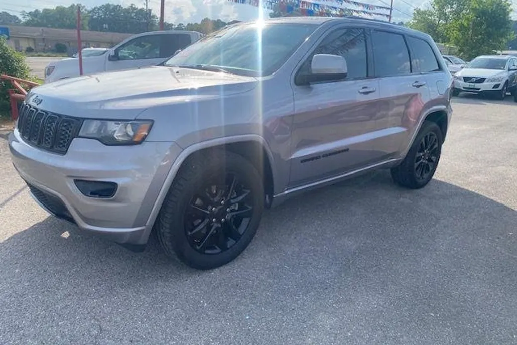 2018 Jeep Grand Cherokee Laredo photo 1