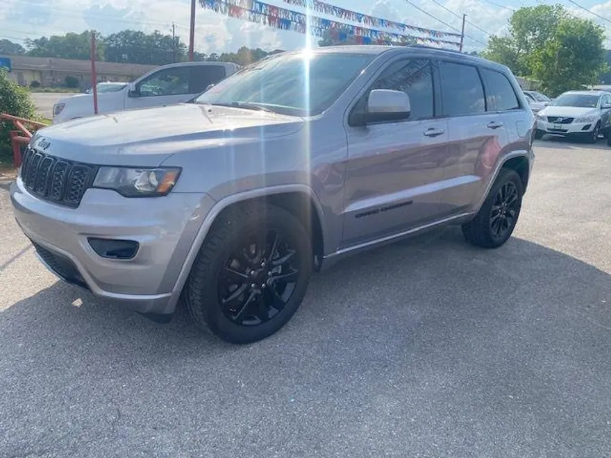 2018 Jeep Grand Cherokee Laredo photo 1