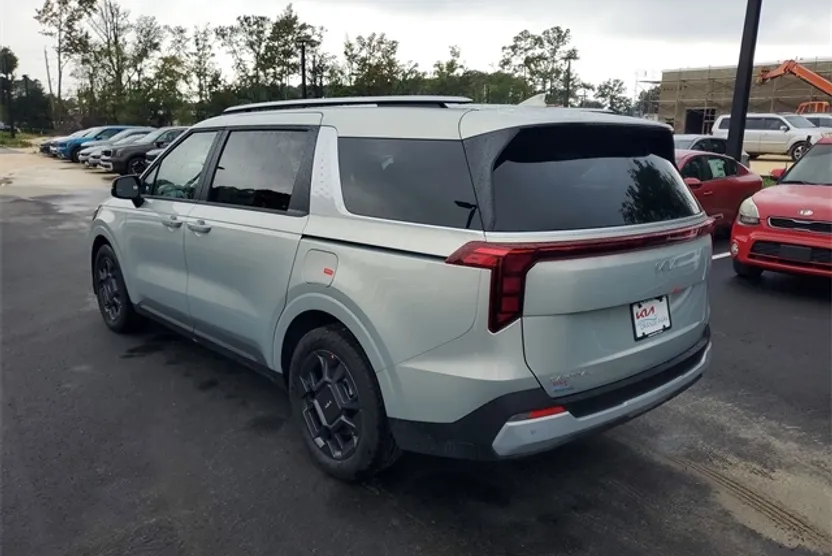 2026 Kia Carnival EX photo 1
