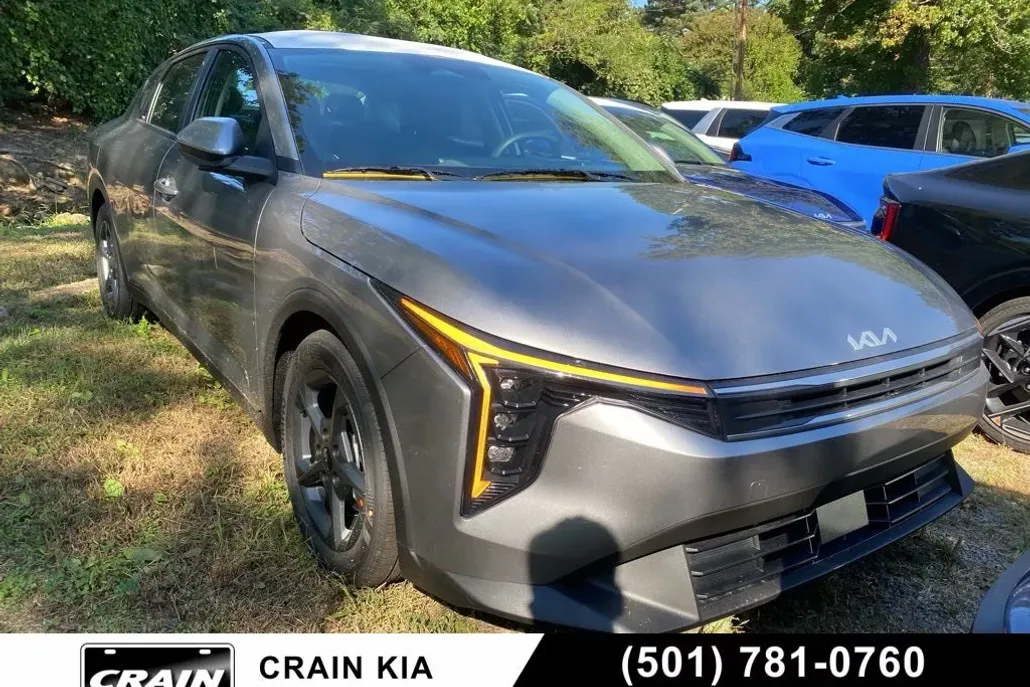 2025 Kia K4 LXS photo 1