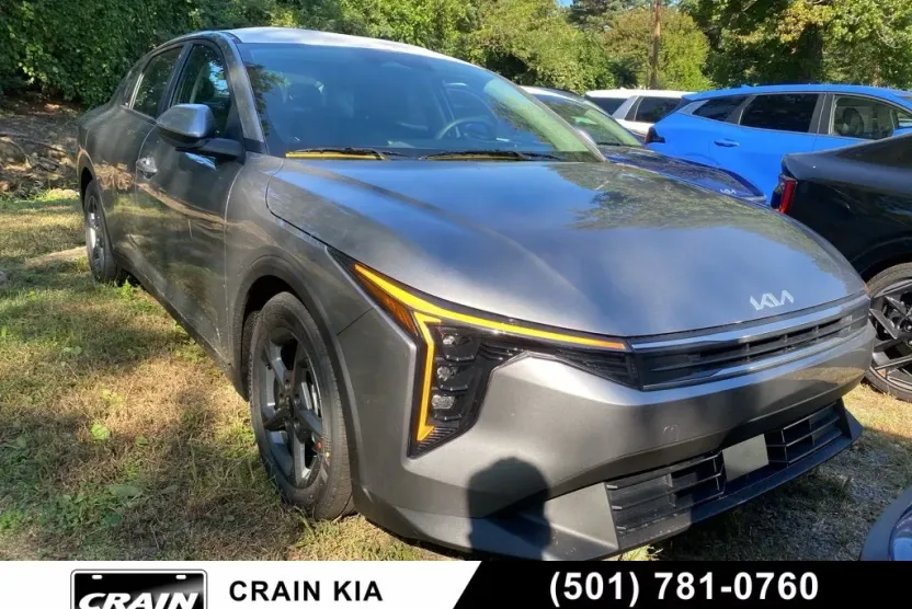 2025 Kia K4 LXS photo 1
