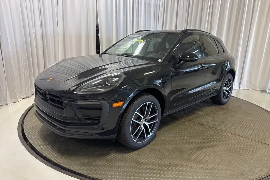 2025 Porsche Macan photo 1