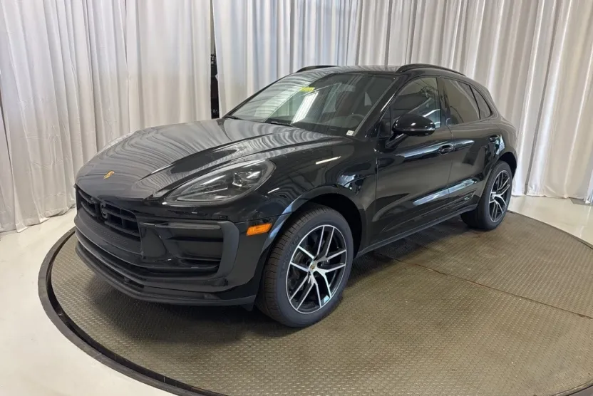 2025 Porsche Macan photo 1