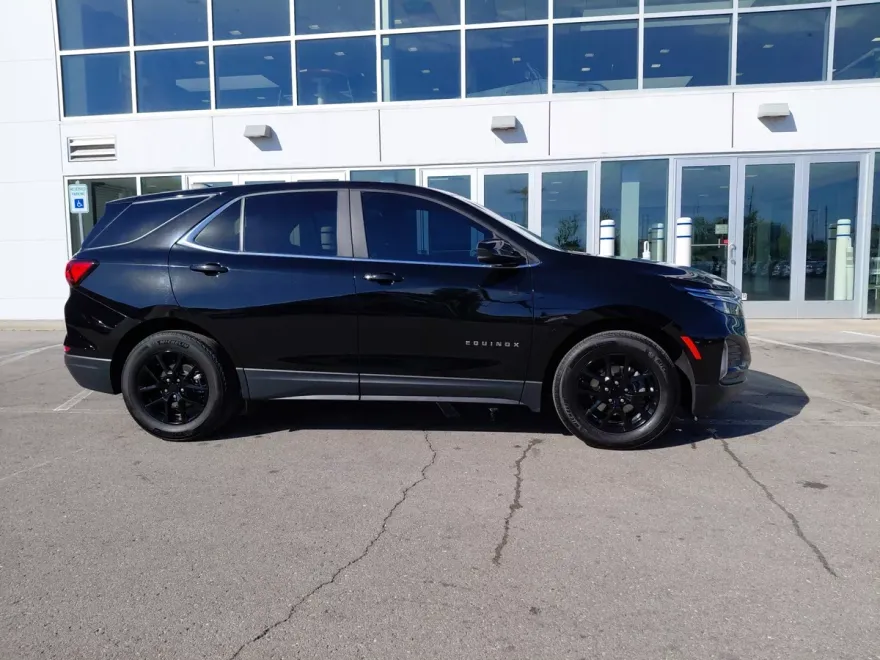 2023 Chevrolet Equinox LT photo 1
