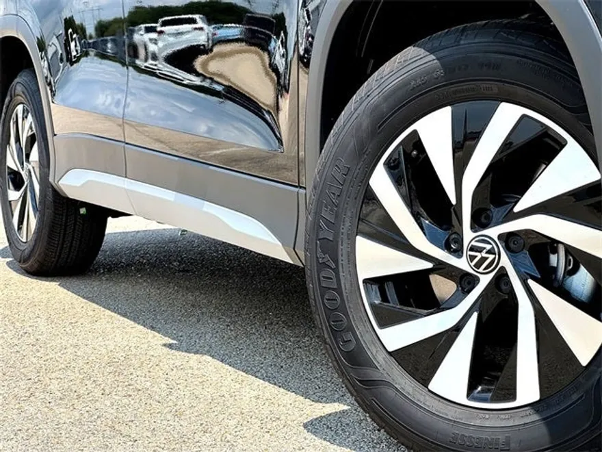 2025 Volkswagen Tiguan S photo 1