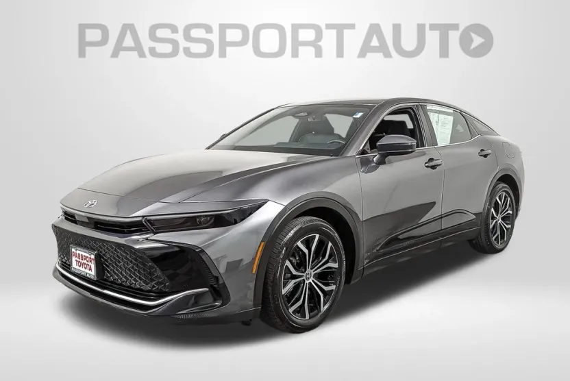 2023 Toyota Crown XLE photo 1