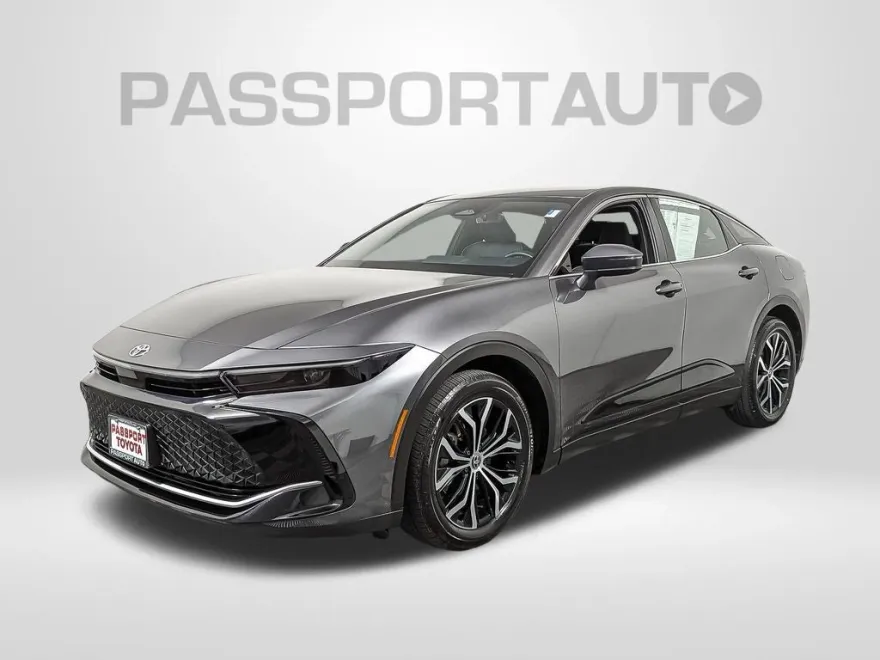 2023 Toyota Crown XLE photo 1