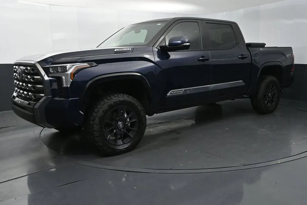 2025 Toyota Tundra Platinum CrewMax photo 1