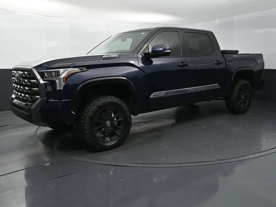 2025 Toyota Tundra Platinum CrewMax photo 1