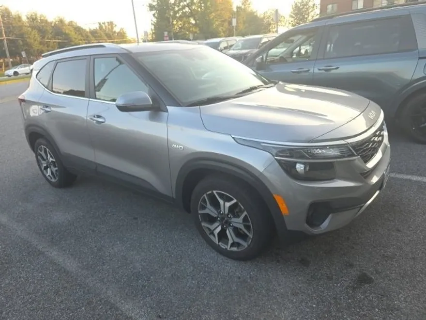 2022 Kia Seltos EX photo 1