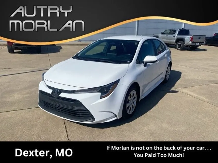 2024 Toyota Corolla LE photo 1