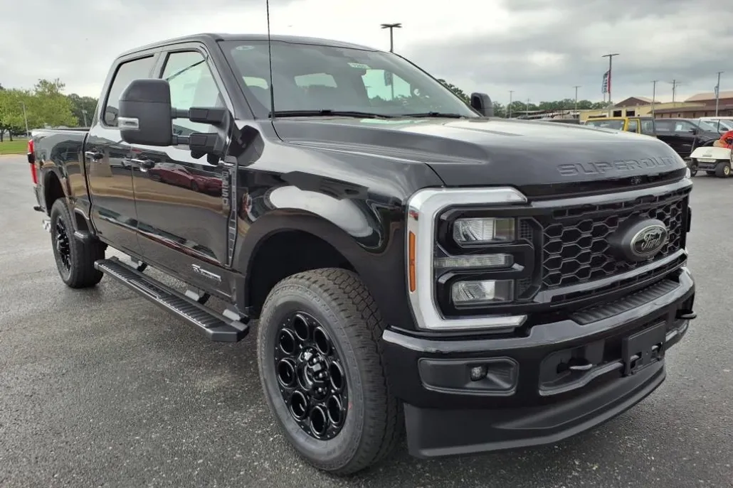 2025 Ford F-250 Lariat photo 1