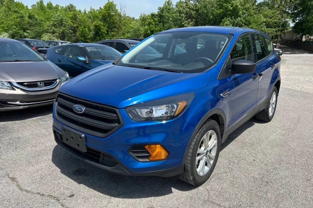 2019 Ford Escape S photo 1