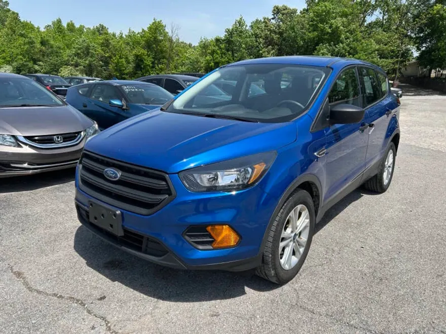 2019 Ford Escape S photo 1