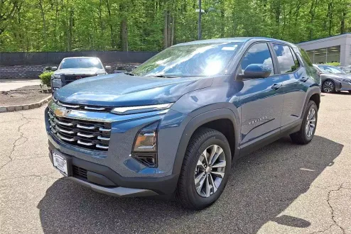 2025 Chevrolet Equinox LT photo 3