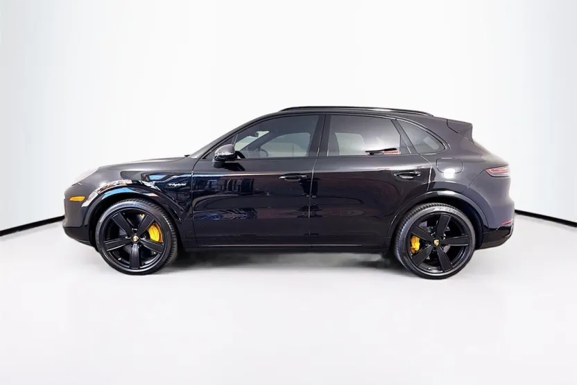 2023 Porsche Cayenne Turbo S E-Hybrid photo 1