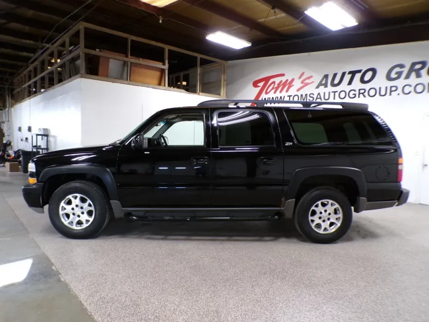 2001 Chevrolet Suburban LS photo 1