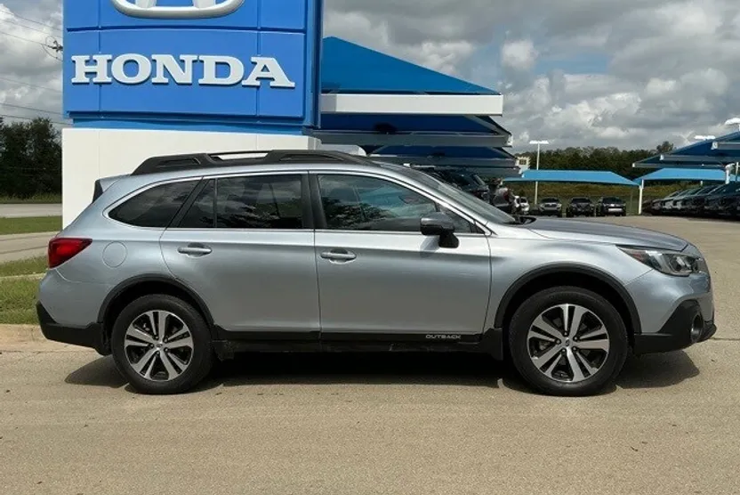 2019 Subaru Outback 2.5i Limited photo 1